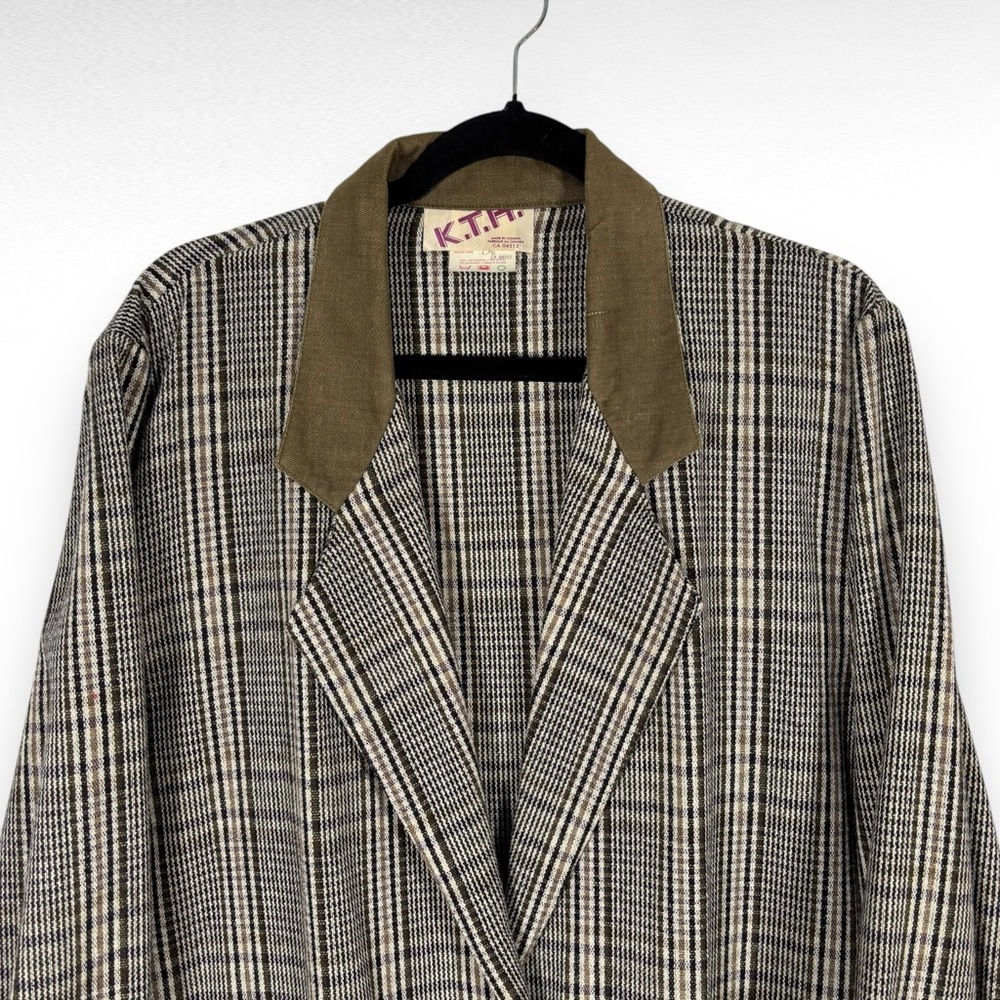 Plaid Women's Jacket with Brown Accents - Picture 8 of 8